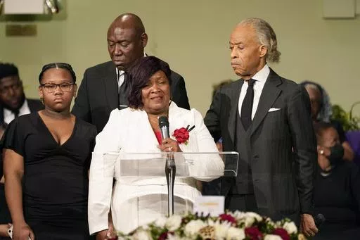FILE -Bettersten Wade speaks to the attendees of her son Dexter Wade's funeral service in Jackson, Miss. Monday, Nov. 20, 2023. Looking on are the Rev. Al Sharpton, right, who delivered the eulogy, civil rights attorney Ben Crump, background, and one of her son's daughters, Jaselyn Thomas. Bettersten Wade, a woman who sued Mississippi's capital city over the death of her brother has decided to reject a settlement after officials publicly disclosed how much the city would pay his survivors, her a