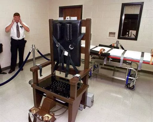 The execution chamber of the Riverbend Maximum Security Institution prison in Nashville, Tenn., is seen on Oct. 13, 1999. According to an independent review released Wednesday, Dec. 28, 2022, Tennessee has not complied with its own lethal injection protocol ever since it was revised in 2018, resulting in multiple executions being conducted without proper testing. (AP Photo/Mark Humphrey, File)